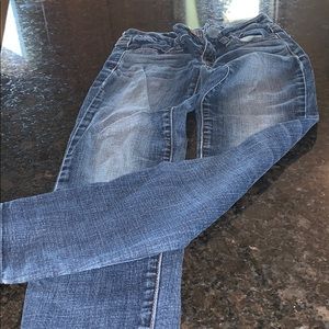 AMERICAN EAGLE OUTFITTERS